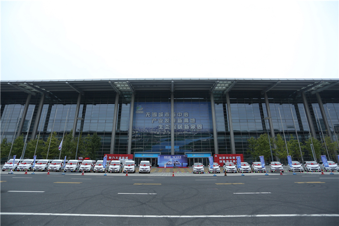 助力2016世界物联网博览会, 5845cc威尼斯大通绿色纯电动车“双子星”齐上阵